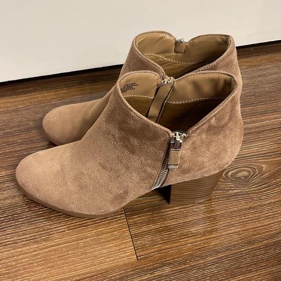 Style & Co tan heeled booties - Picture 2 of 3